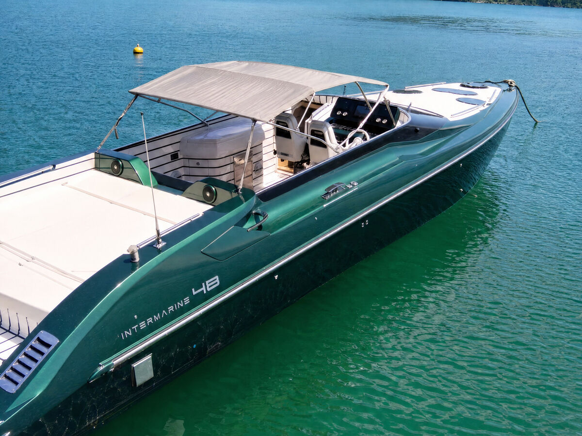 Intermarine 48 Offshore na água